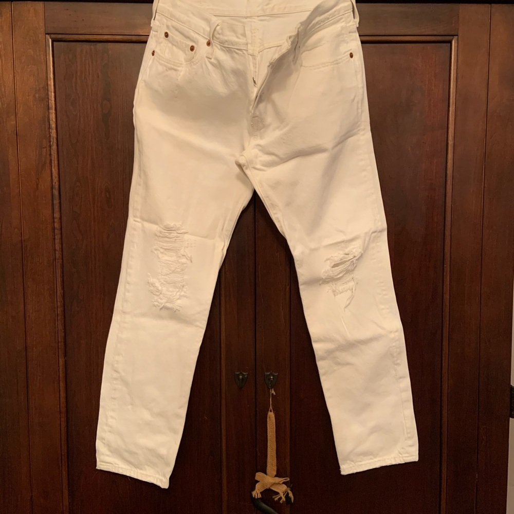 🥳 Host Pick 🎉 Levi’s 501 distressed Cotton Jeans.Best In Jeans Party 2/20/26